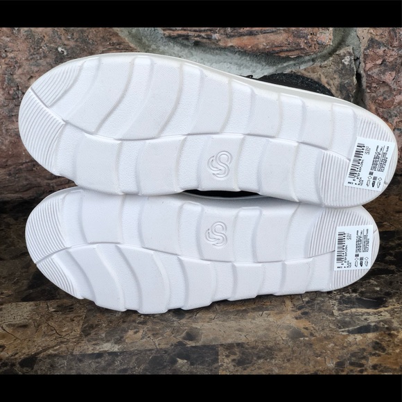 NEW Clarks Women's Step Explore High Booties - Picture 11 of 14